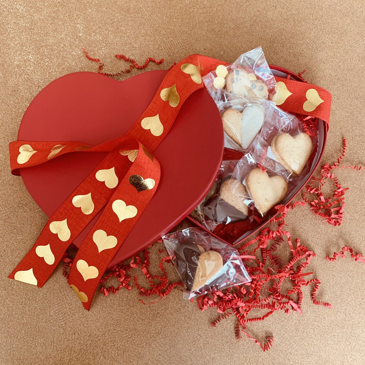 CBiscochitos's tweet photo. Forget the box of candy for Valentines Day...We are so excited because we have our Valentine’s Day Biscochito boxes with a variety of all of our best cookies including chocolate dipped, traditional, and even our jam filled.  #celinasbiscochitos #biscochito https://t.co/pgba8G7xvd