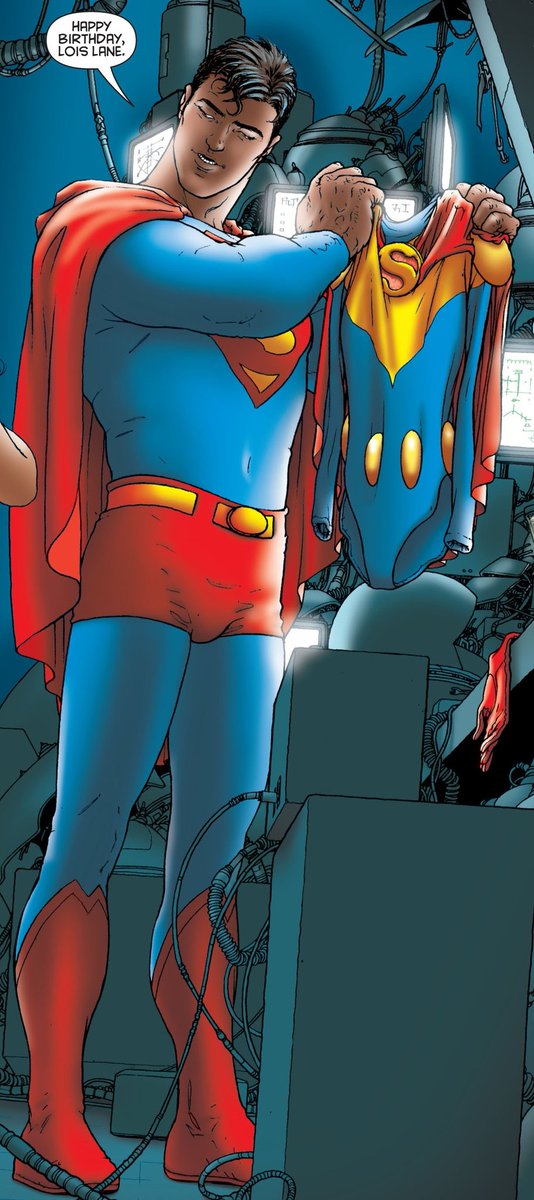 Hey, can we talk about how good Quitely's take on Superman's costume is? I love all the bits with segments, like the trunks and the boots. And I love the shorter cape that's tucked into his collar.