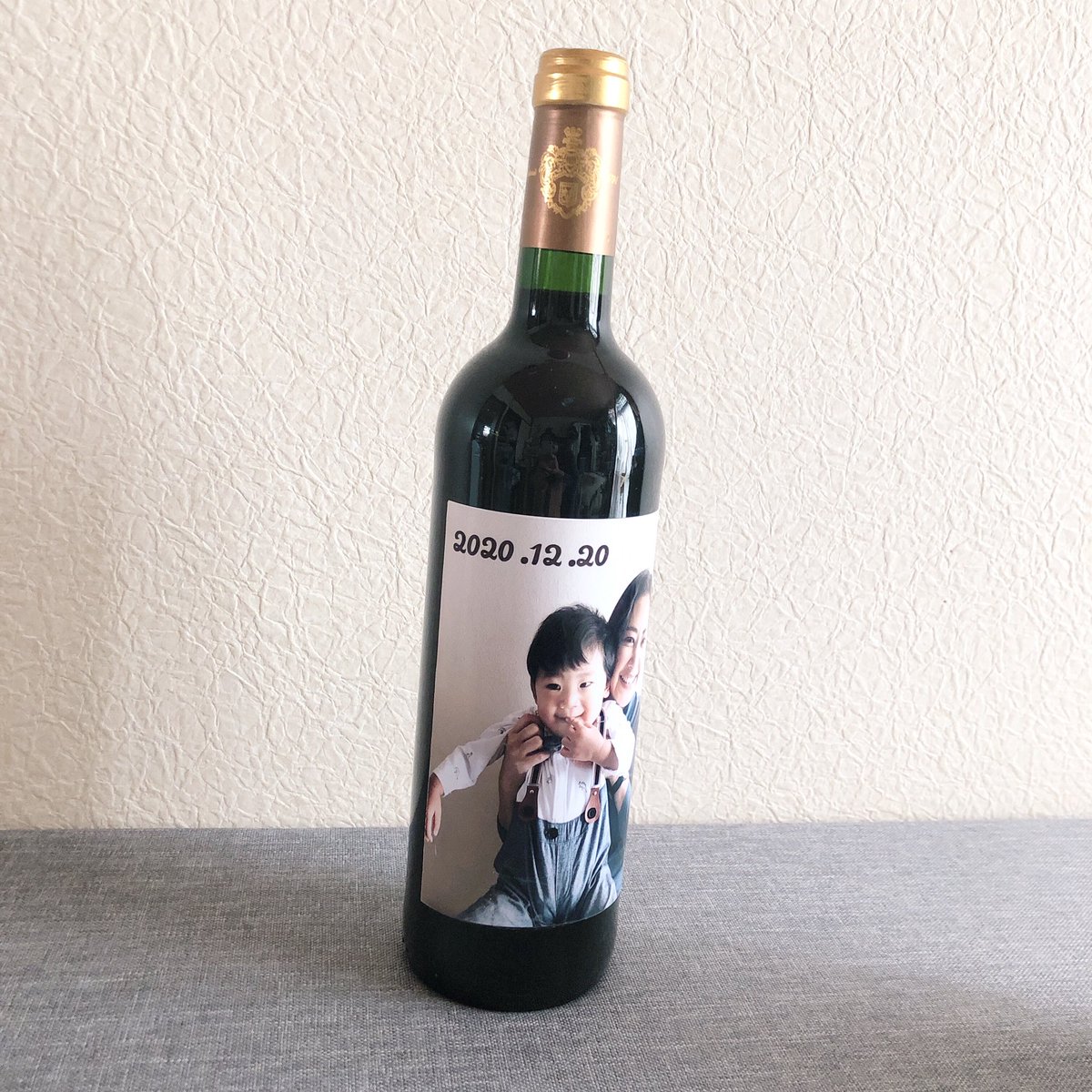 よもちゃん(@sakura_maiotiru )が誕生日プレゼントくれました(;ω;)♡ワインまだ開けてなくてごめんね?ゆっくり飲めるときに開けたいと思います?

ちびうさもめっちゃ可愛い❤️
ワインのラベルも手作りで貼ってくれたんだって(;ω;)

めちゃくちゃ嬉しい 