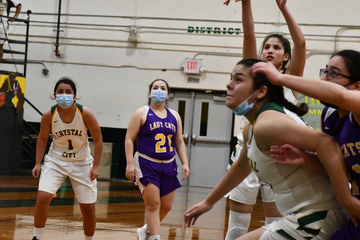 CCJavAthletics's tweet photo. JV and Varsity Lady Javs start off district play in the win column tonight vs Carrizo Springs! Way to go @CCLadyJavBkb! #GoHawgsGo https://t.co/ic4fr1cY4X