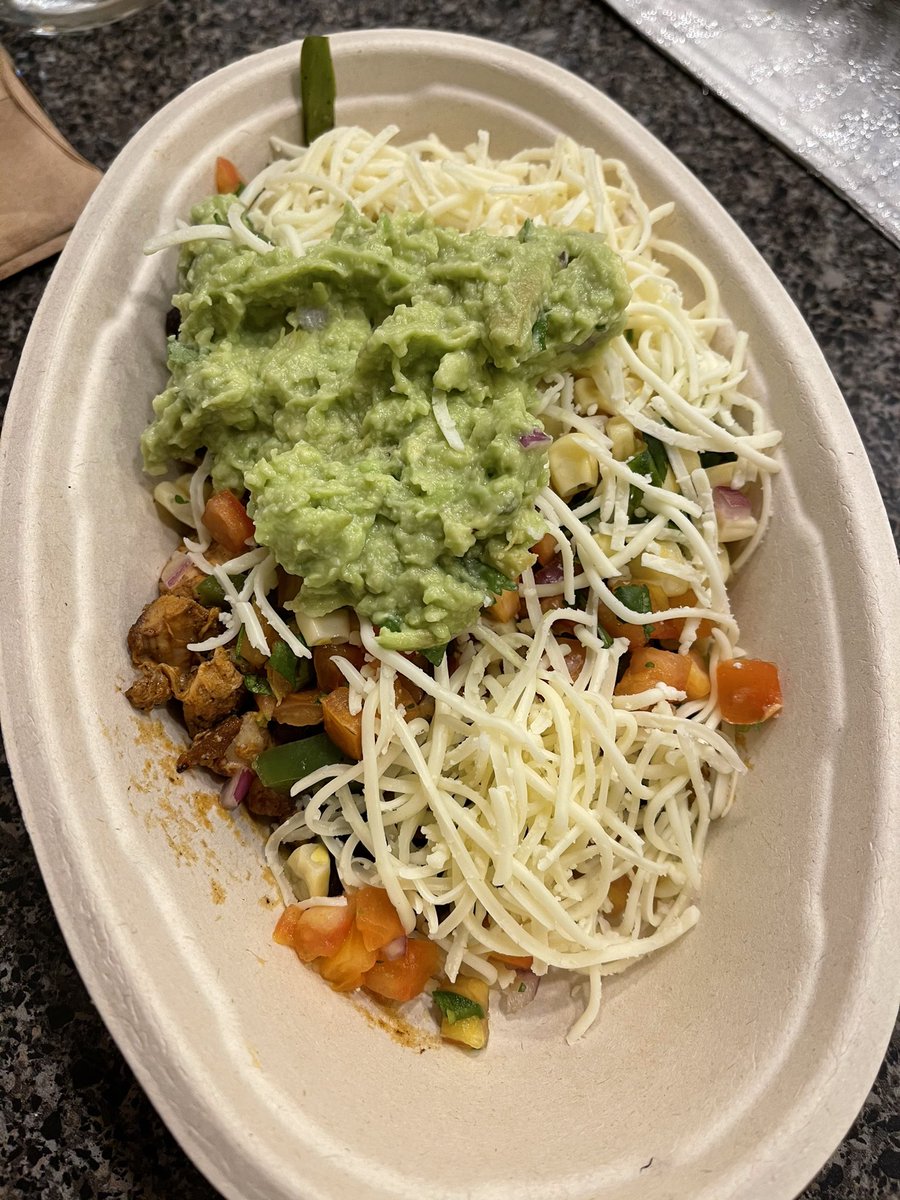 nikkicrew's tweet photo. @ChipotleTweets wish I had some lettuce to go with this salad. Smh 🤦🏽‍♀️ https://t.co/fCqk5y04Pe