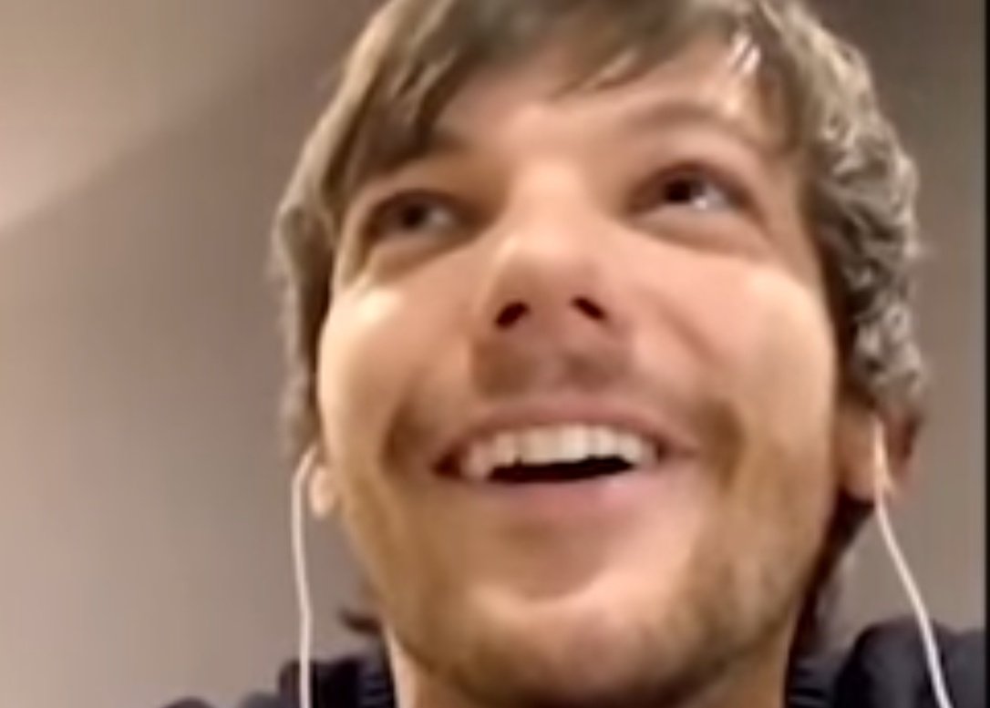 FEBRUARY * Louis Gay panicking after a fan showed him an Anchor Tattoo.* Louis fonding to a mysterious special someone during an interview * Tyson Fury following Harry and Anne after meeting Louis. * Harry saying the fish is a he, and dedicating AY to the fish, literally.