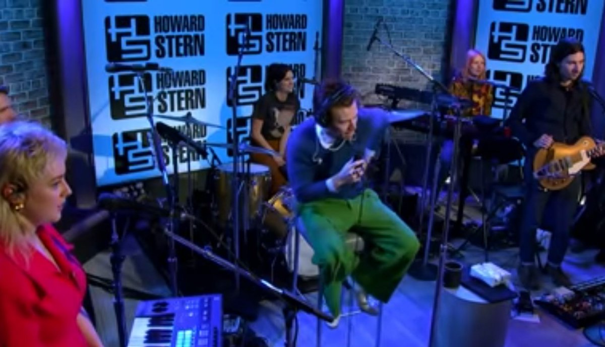 MARCH* Louis Security Guy saying that he and Harry hung out a lot. * L tweeting the lyrics of a song tht starts with "Larry..." and even singing it on his first show. * Harry admitting with his face that he's committed since he's sixteen. * H dressed as a bluegreener