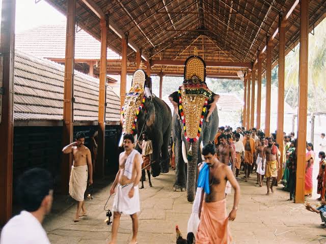 A custom of offering live roosters to Devi and feeding them which will destroy the all our Doshas important here. We can see many roosters roaming inside the temple freely.Amme Sharanam