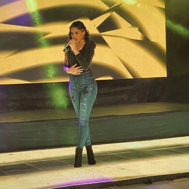 Que Este 2021 Sea Mejor <a href="/Angiefloreshn/">Angie Flores 💙🎶💜</a>
Mucho Éxito y Muchas Bendiciones 🙌

SOY ANGIELIEVER