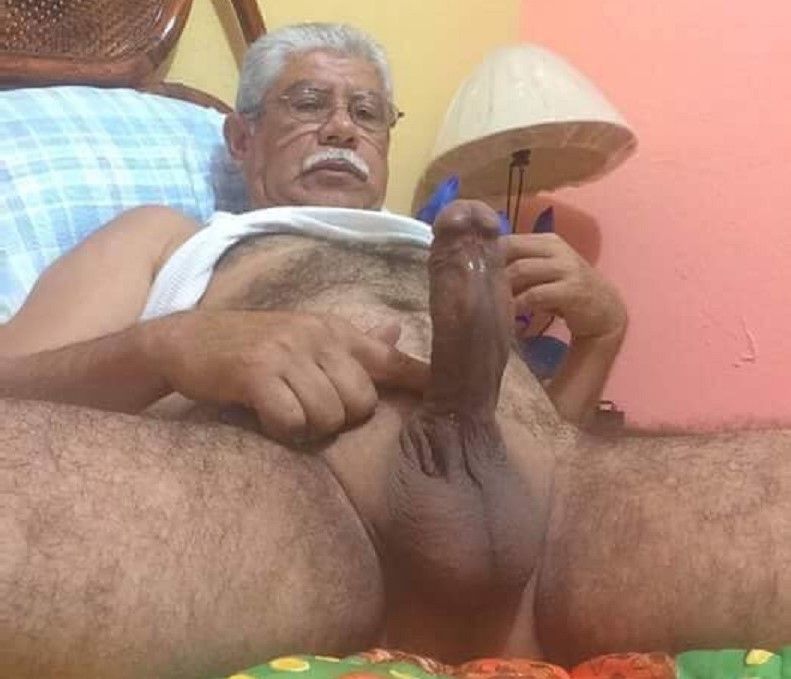 NudesRe's tweet photo. Que opinan de este maduro 😋🤤 https://t.co/TcKKU5c83q