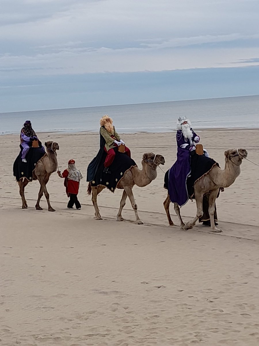 MejorPlaya's tweet photo. Ya vienen los Reyes Magos, caminito de Matalascañas los vieron pasar... https://t.co/rzXVgjvgbY
