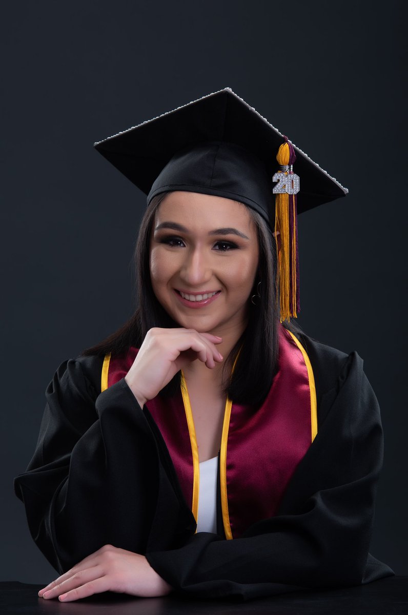 julietmgonzalez's tweet photo. Things that happened in 2020:
•Graduated with my Bachelor of Science Degree in Business Admin✔️
•And now I’m off to the Pros dancing for the @spurs Hype Squad 🥳
Gotta give myself credit for these milestones in my life! 🍾🥂
#ClassOf2020 #QuarantineGrad
#CSUDH #ToroGirlAlum https://t.co/I3osBdHDSF