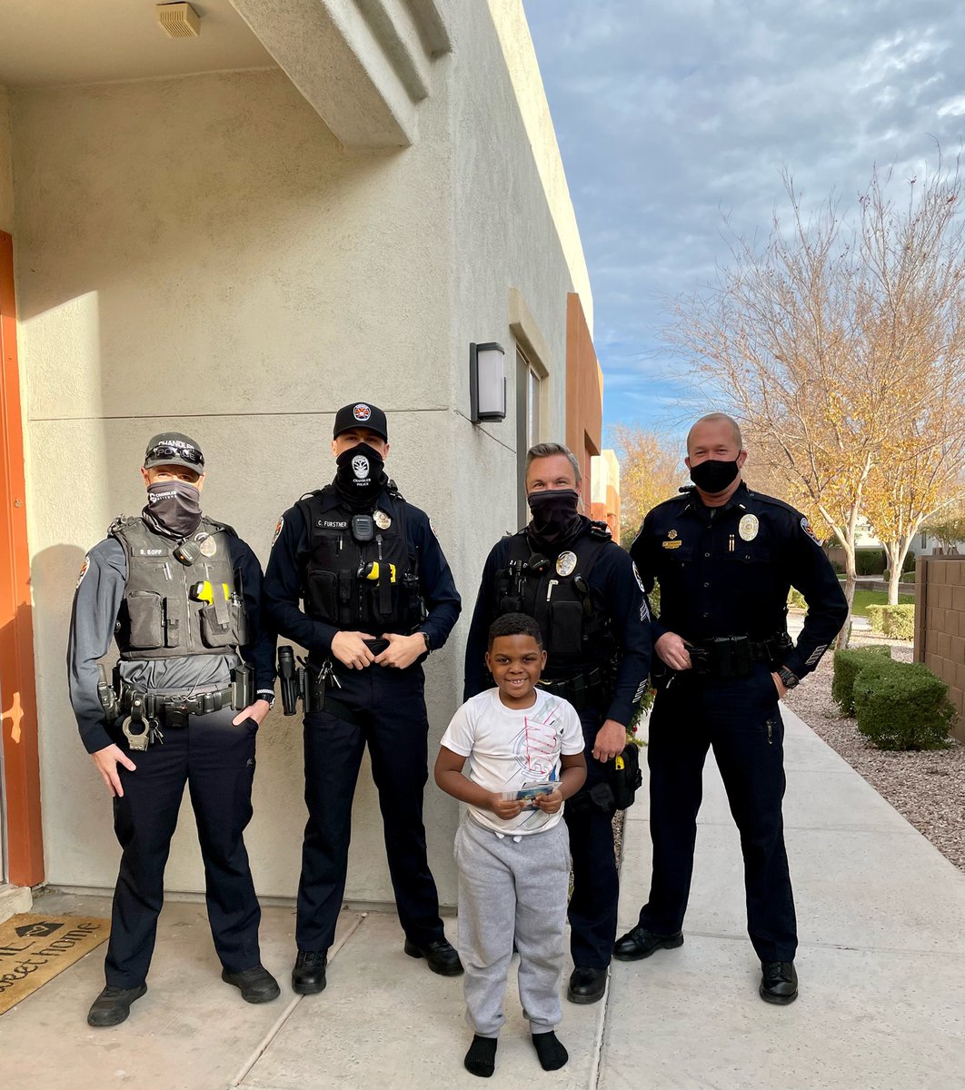 Happy to report this 6yr old has received a new wallet and all of his Christmas and birthday money back! Thank you to 3 of #Chandlerpd patrol teams for donating the items and putting a smile on this little 6yr old’s face!