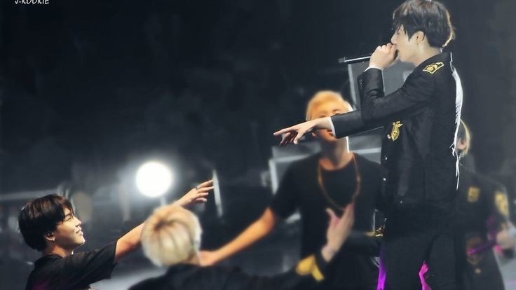 royalparkjmn's tweet photo. jimeo~ kookliet~ https://t.co/5mO7jXohjA