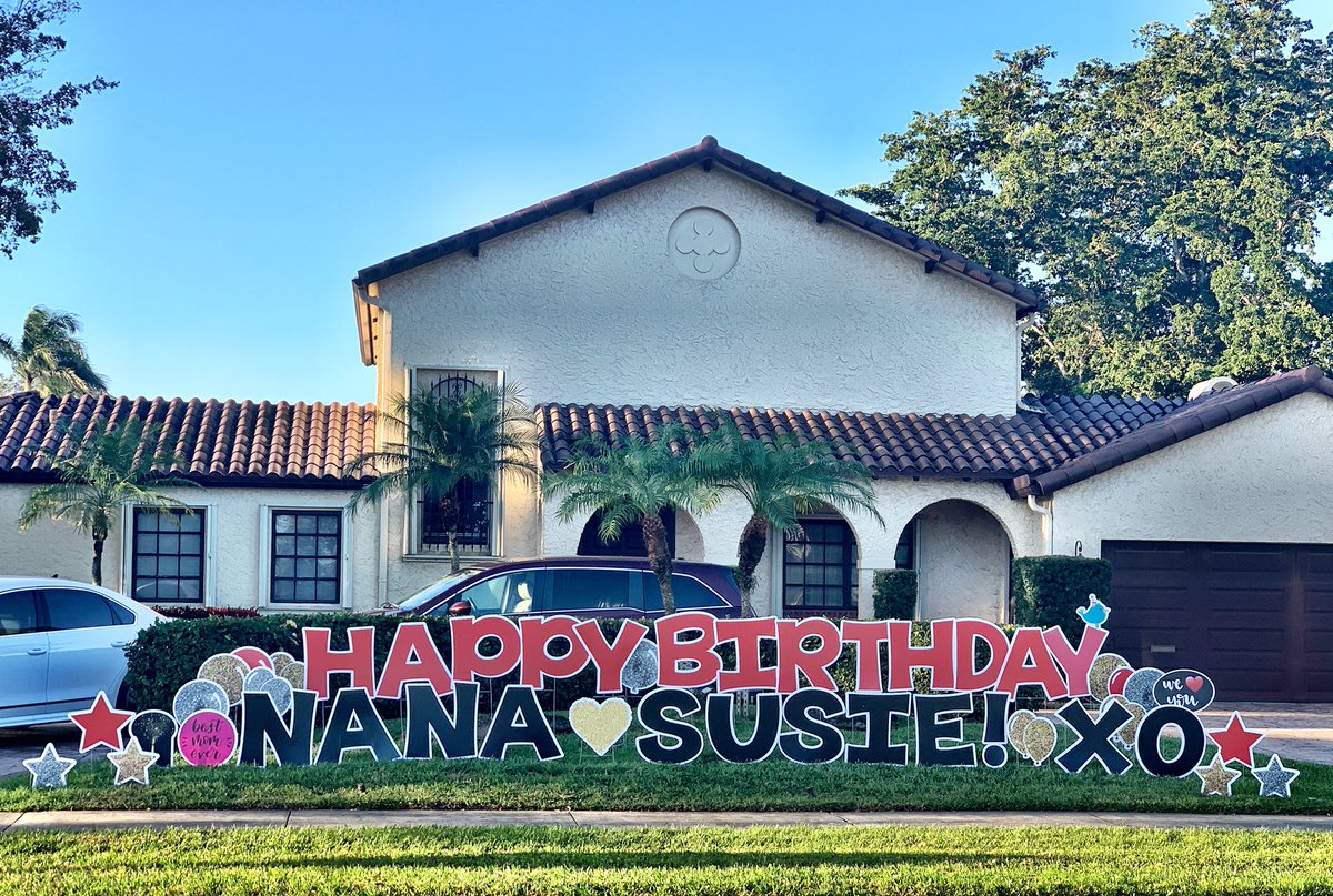 SignGreeters's tweet photo. Happy birthday, Nana Susie! 🥳💕🥂🎂🎈⭐️🌸🎉 #signgreeters #signgreetersdavie #celebrate #birthday #stakingjoy #yardsigns #yardart #yardgreetings #yardcards #davie #daviefl #coopercity #coopercityfl #southwestranches #southwestranchesfl #weston #westonfl

https://t.co/bL9bK5xg4C https://t.co/XbZDZTyiiP