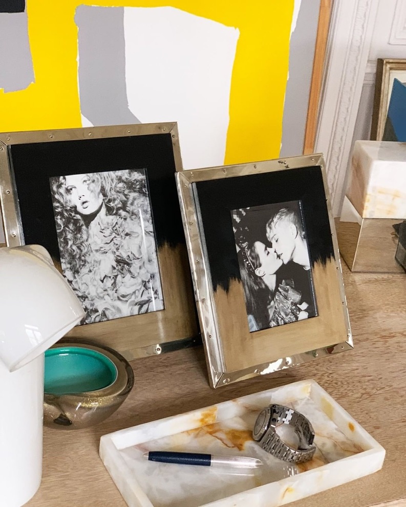 airedelsurstore's tweet photo. Hands up if you think a small onyx tray is the most elegant way to store your small things 🖐https://t.co/5W4Ay5qkwY

#marcelolucinistudio #airedelsurstore #airedelsur #homeaccesories #luxuryhomeaccessories #moderndecor #luxuryhomedecor #trays #handmade #silvermetal #tablesetting https://t.co/lKBg2Jdi3H