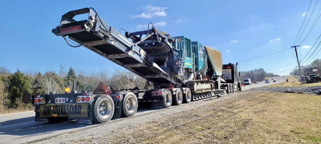 PowerscreenCS's tweet photo. #Powerscreen PT400X Jaw Crusher on the trailer heading out today #transport #partners #trucking #truckers #transportation #powerscreensales #powerscreenused https://t.co/701NvW7Loo