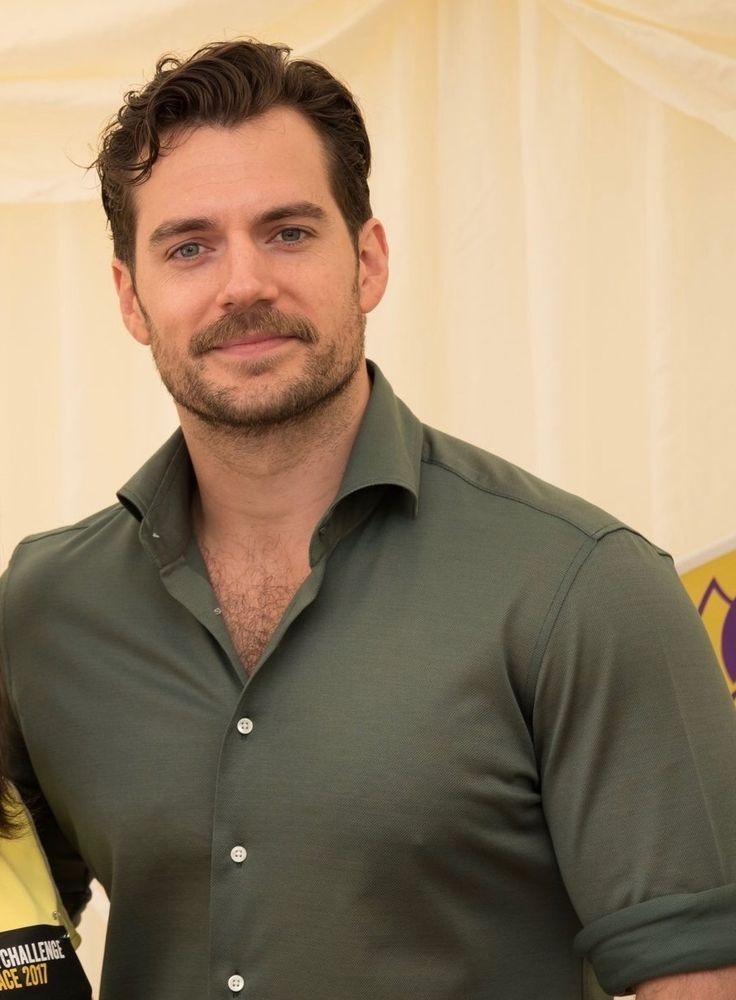 a real é que sou muito cadelinha do henry cavill