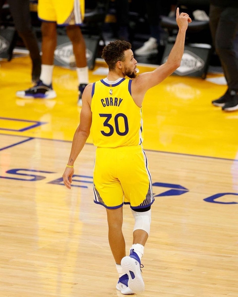 GloballyCurry30's tweet photo. 30 For 30 !! 💛💙🔐 Steph Curry

Last Night

#stephcurry #NBA #DubNation https://t.co/Y9UwsmoHRA