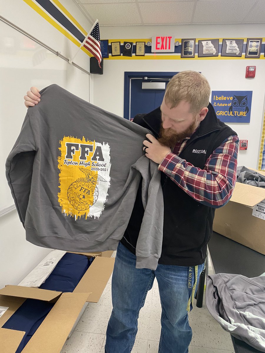 Lookie what we got in today! If you haven’t already paid, be sure to bring your money in this week so you can pick up your shirts and hoodies!