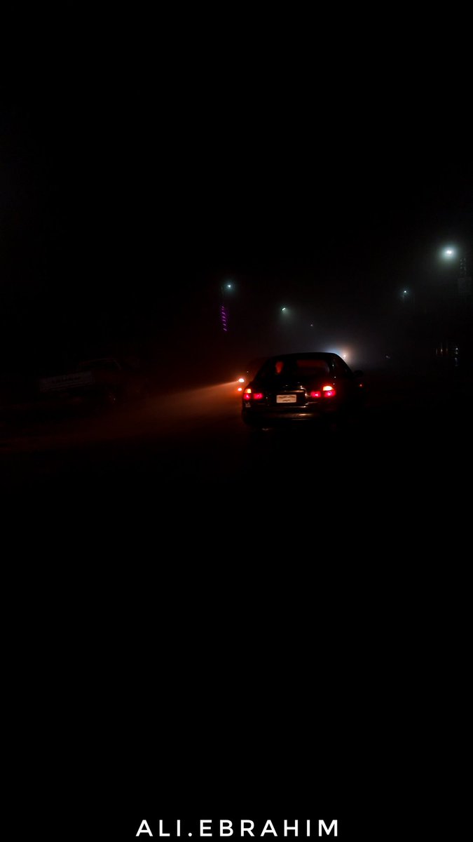 3looloo74's tweet photo. SOME SHOTS OF A FOGGY NIGHT ✨
#mobilephotography #xiaomi #NOTE9S https://t.co/Y31xOXMABk