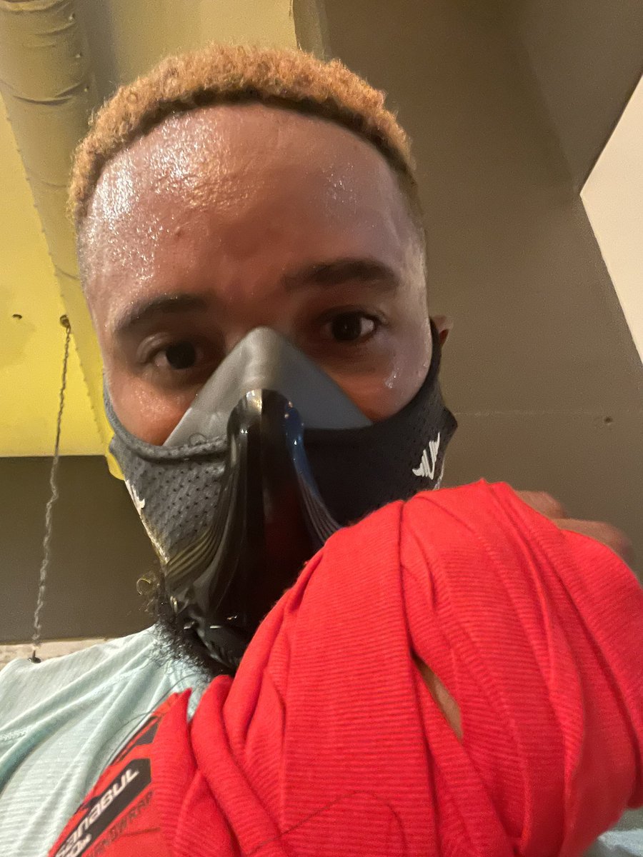 ThugDebugger's tweet photo. Workout number 2. We’re starting 2021 strong because that’s how we’re finishing it out. 🥊 #TwoadayTuesday https://t.co/e45uBQibPE