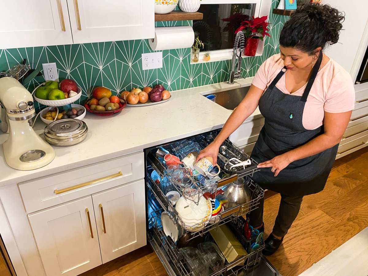 aartipaarti's tweet photo. In case you missed it, I teamed up with @KitchenAidUSA to do something special for my friend who just had her fourth baby! 

Check out the IGTV video below👇

https://t.co/8j3i0syKhs

#KitchenAidAmbassador https://t.co/ni5qS07CuJ