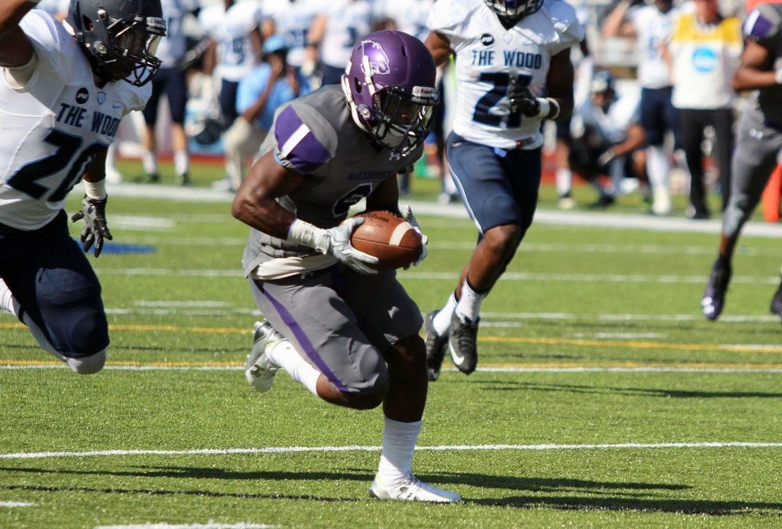 Blessed to receive my first College football scholarship💜 just a start⛓ 
#Bearcats #K1DFROM309 <a href="/Coach_CMeyers/">Colton Meyers</a> <a href="/PeoriaFootball/">Peoria High</a>
