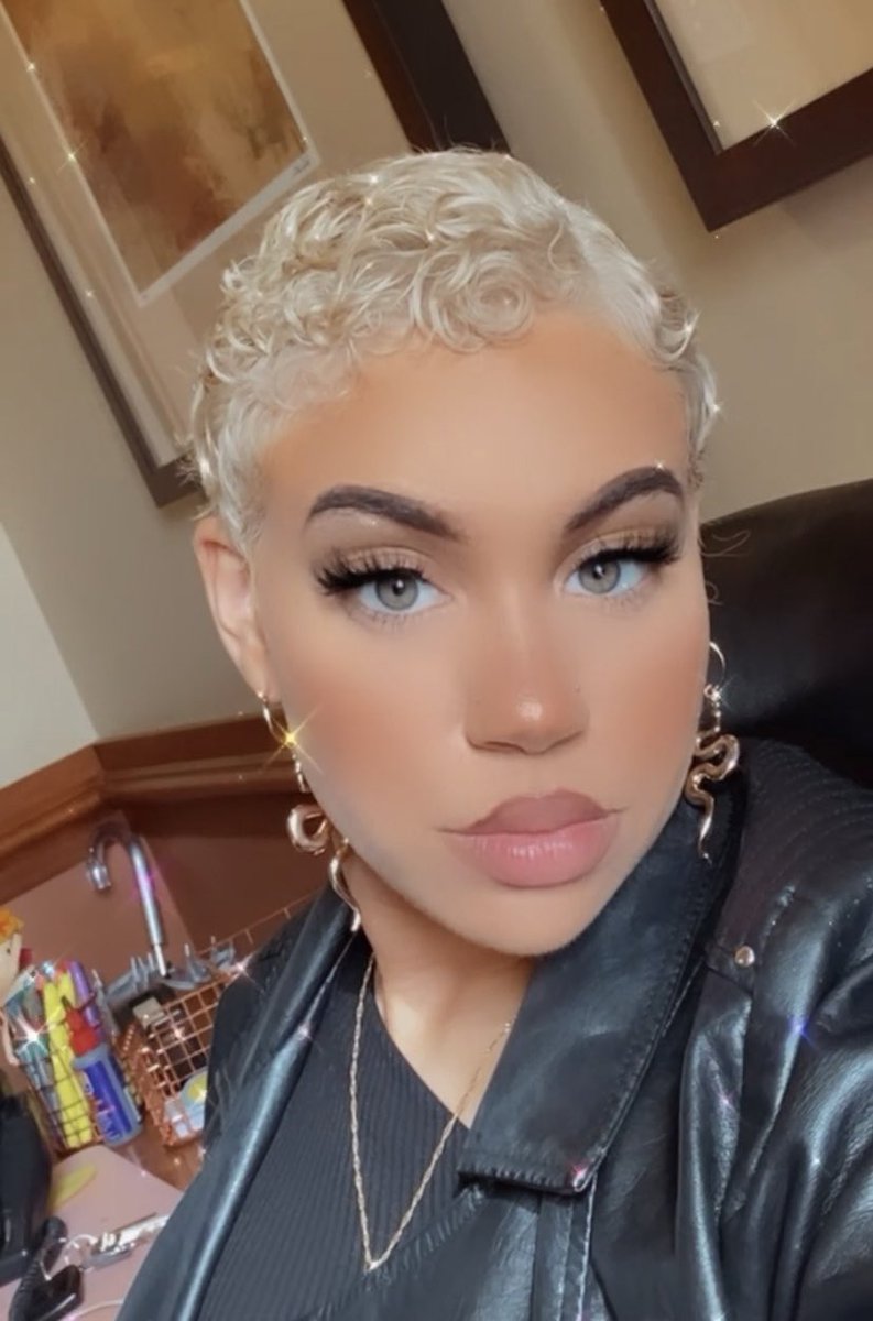 tdemmm's tweet photo. mini taryn                           big taryn https://t.co/ncYYLAJcns