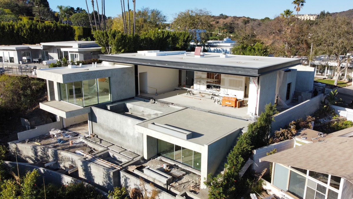 LandmarkBldrsLA's tweet photo. Follow us for to see more of our projects: @landmarkbuildersla
#realestate #interiordesign #realestateinvesting #interiorsofIG #luxuryhome
#luxuryrealestate #losangeles #mdlla #views #houseporn #hollywood #beverlyhills #westhollywood https://t.co/goGVmeqKQu