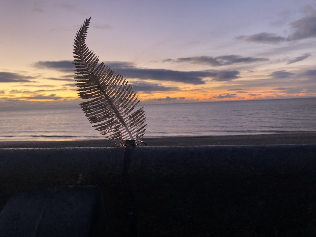 janey25_7's tweet photo. Along the coast looking out to sea is a row of seats dedicated to loved ones passed.....beautiful little bouquets &amp; flowers have been attached all along them ❤️💐🌿🌺😍#100daysofwalking https://t.co/BlVWHivaYZ