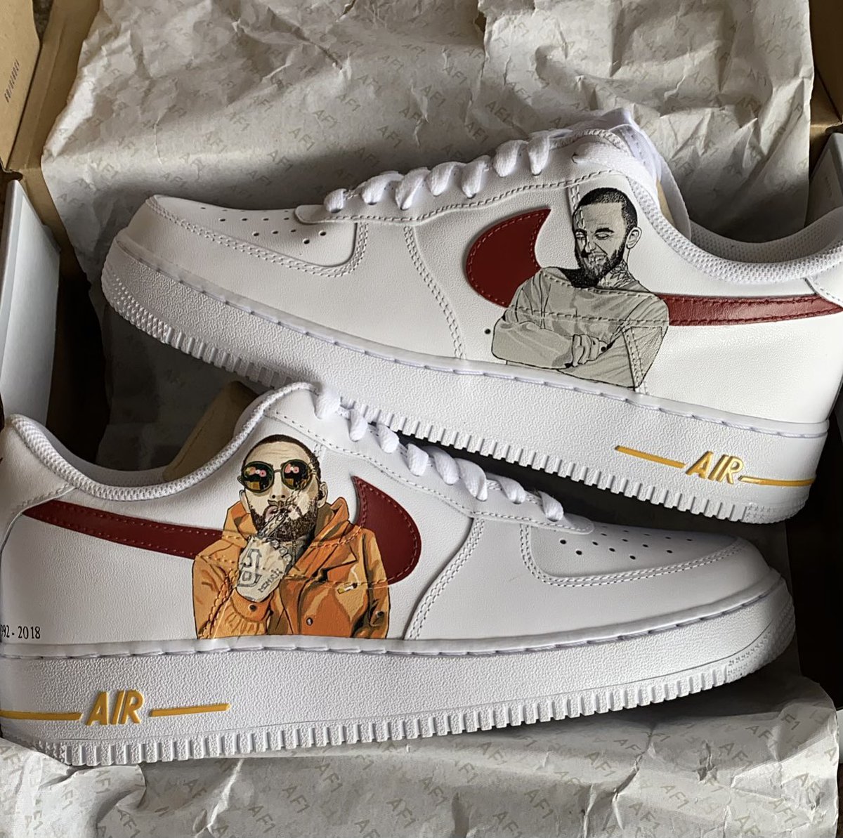 SuaveYale's tweet photo. Look at what my sister hand painted for me 😭😭 She’s super talented! best shoe I defiantly own now! Gonna have her make me more ❤️ #MacHead #MacMiller #92tillinfinity https://t.co/vVw8U15PvW