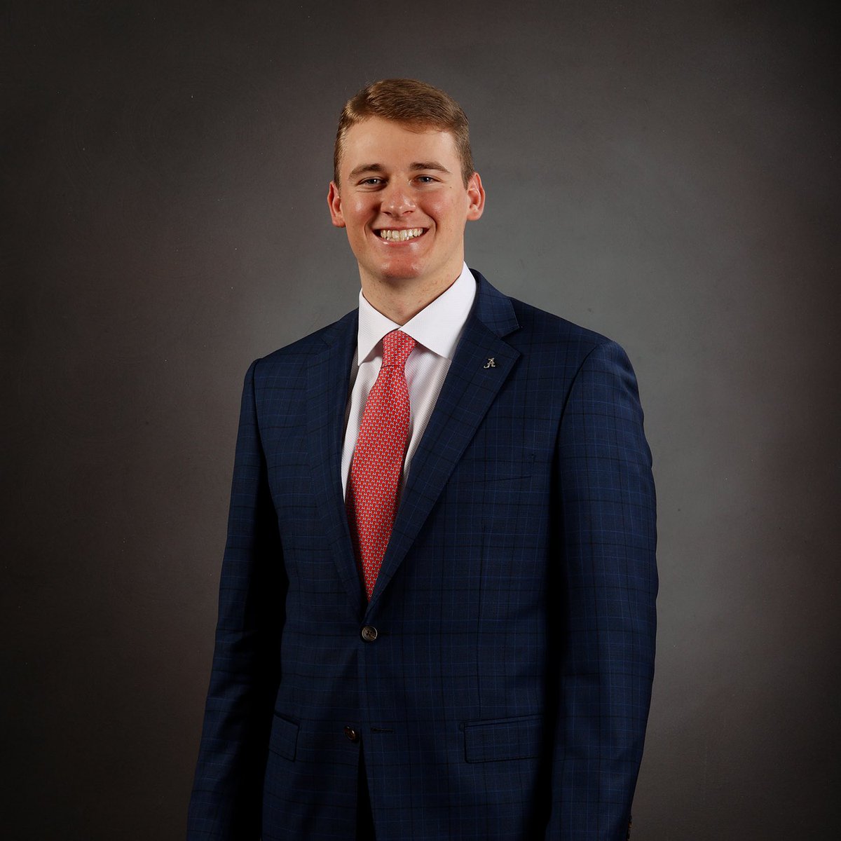 AlabamaFTBL's tweet photo. Suit Game Strong. 👔

@DeVontaSmith_6 
@MacJones_10 

#RollTide https://t.co/mgvXGIDuWx