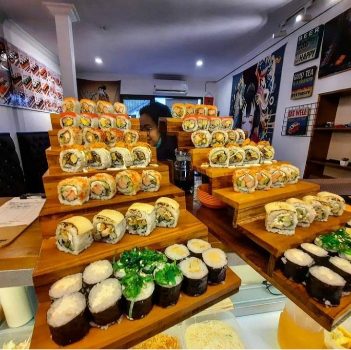 _letward_'s tweet photo. Ada salmon mentai, sushi tangga sebanyak itu cuma 100K guys, ada costum cake juga yg bosen ngasih surpries kue tard.. cus follow IG nya @otwsushijogja kepoin cepetan...
#jogjanakal #JOGJA #sushi #salmonmentai https://t.co/SjuEJlL0gQ