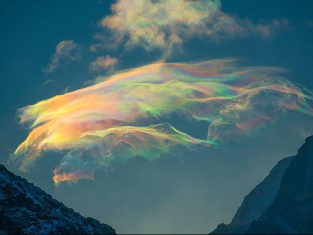 northstardoll's tweet photo. iridescent clouds above belukha mountain, photographed by svetlana kazina https://t.co/P6OTjObXW0