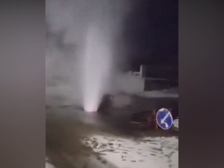 Project987p's tweet image. В Дзержинске горячий фонтан оставил без тепла несколько кварталов. Видео
vesti.ru/article/2507159