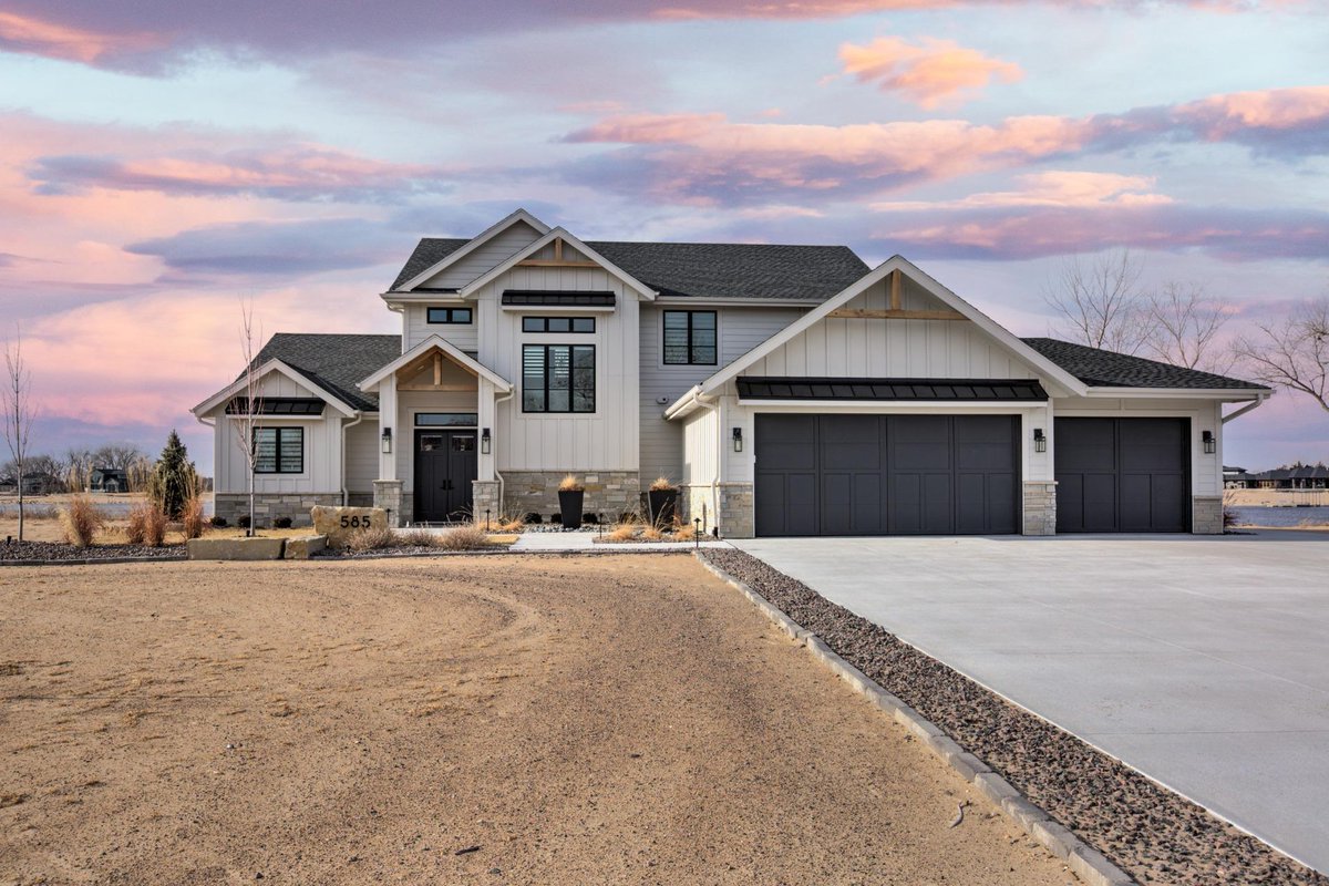 timperryphoto's tweet photo. Happy New Year Tim Perry Photography family! What is your biggest home goal this year?
#TimPerry #realestatephotography #OmahaRealEstatePhotographer #realestatephotographer #listingvideos #realestateinvestor #realestatebrokers #realestatetech #photographyisart #commercialre... https://t.co/prdkPsfMIN