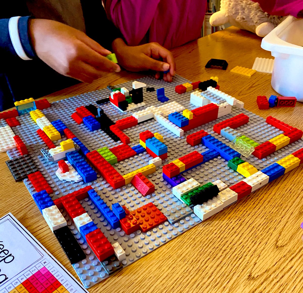 mcintyreclass4's tweet photo. Lego maze team challenge to get back into the practice of working together! #gfwinship #teamworkmakesthedreamwork https://t.co/KYBh5neKGc