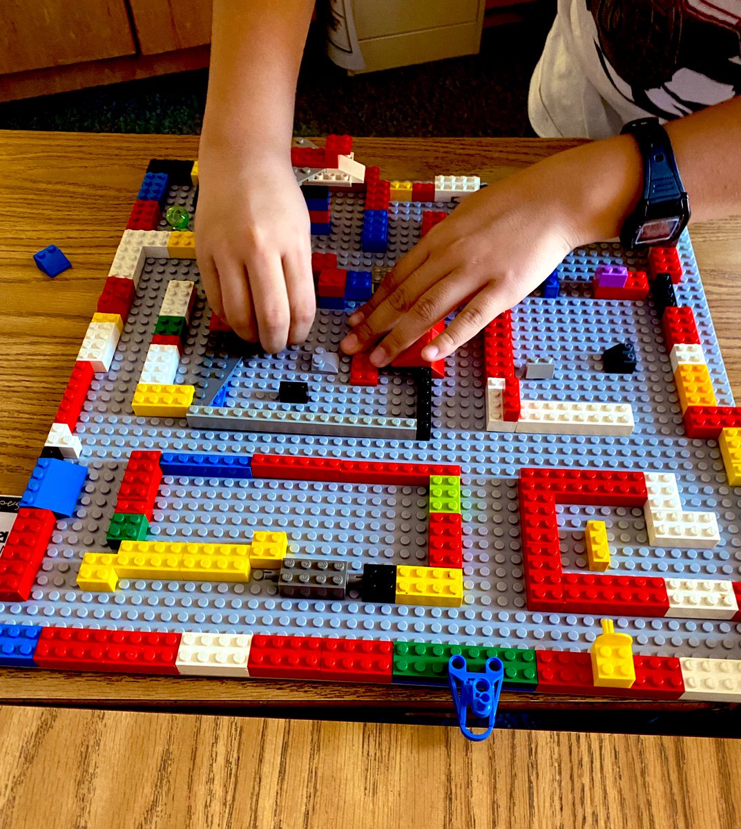 mcintyreclass4's tweet photo. Lego maze team challenge to get back into the practice of working together! #gfwinship #teamworkmakesthedreamwork https://t.co/KYBh5neKGc