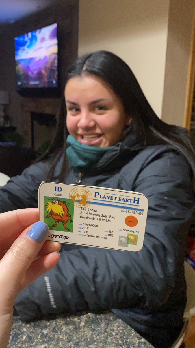 salmai95's tweet photo. This is my friend Angelique here, she is a K-strategist. This means that she would reproduce few offspring and take care of them until they mature. #apesecology @franklinlorax https://t.co/xFZGRllLdq