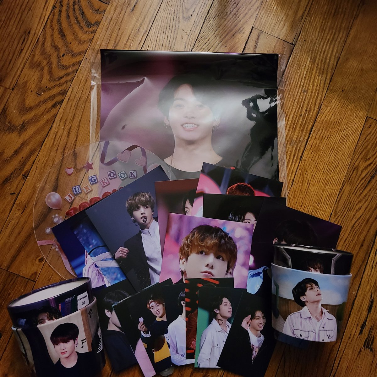 starrymoonjimin's tweet photo. Thanks to @Jikookauxx for opening a GO for these beautiful cupsleeves from the one and only @madein1997_jk  💜
#JikookauxxFB https://t.co/77bZoHZKJy