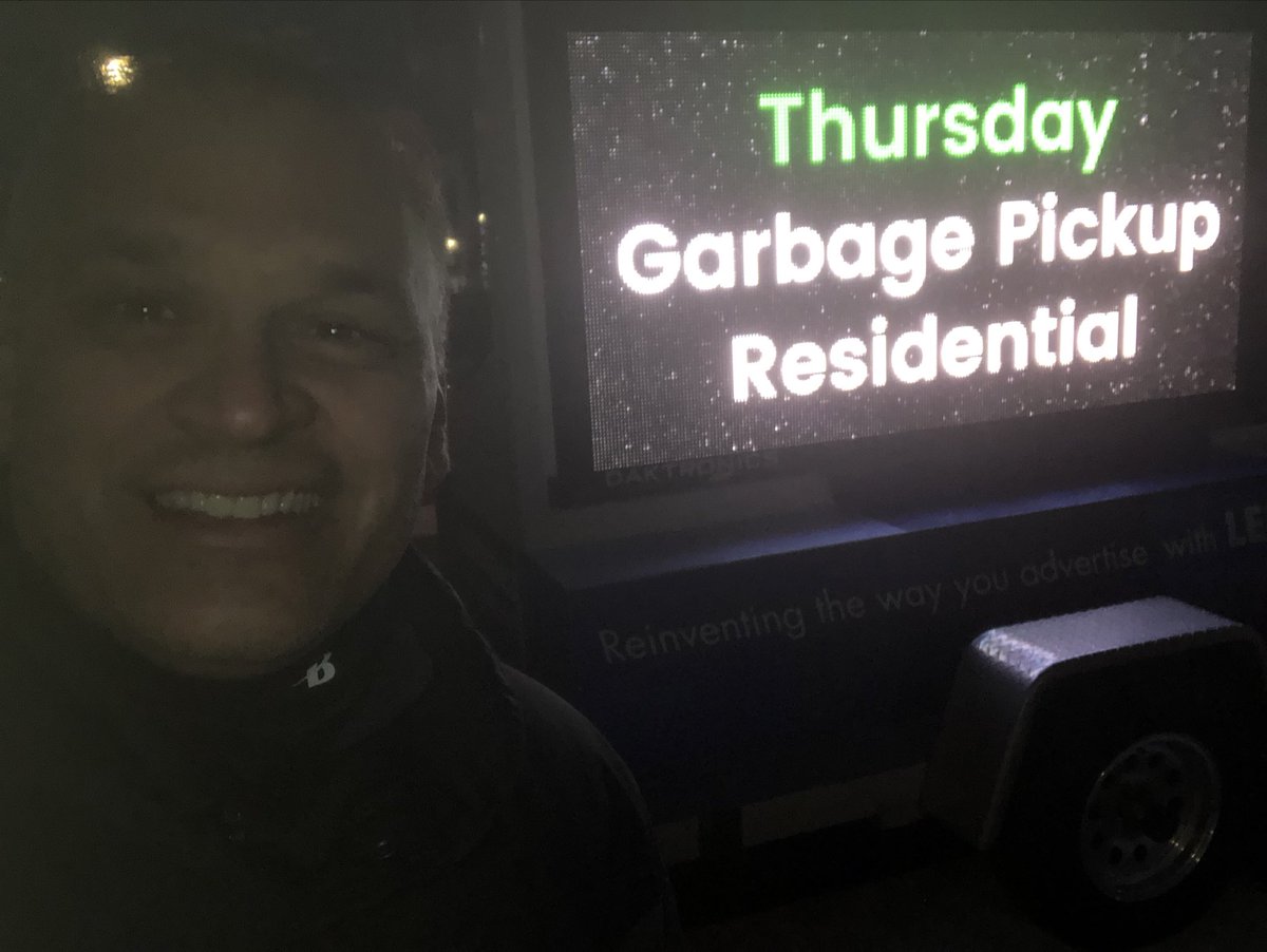 CoachCG's tweet image. Great night for sign demo!  ⁦@Daktronics⁩ #APSIGNS