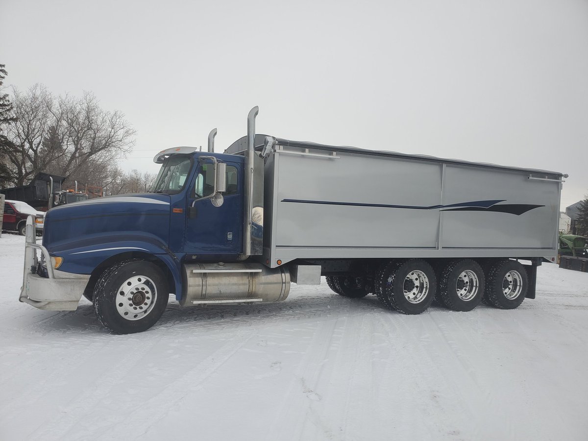 philip_buhler's tweet image. After many many hours in the shop happy to see finished product. Thankful for the hours that @KenKgbuhler and I could spend together learning and creating something to be proud of. #shopbuild #tridrive #international