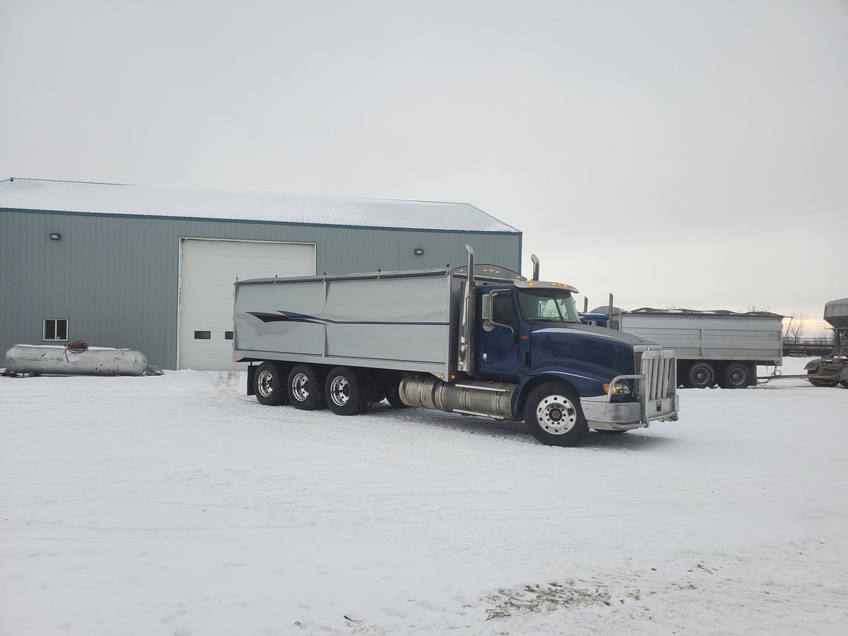 philip_buhler's tweet image. After many many hours in the shop happy to see finished product. Thankful for the hours that @KenKgbuhler and I could spend together learning and creating something to be proud of. #shopbuild #tridrive #international