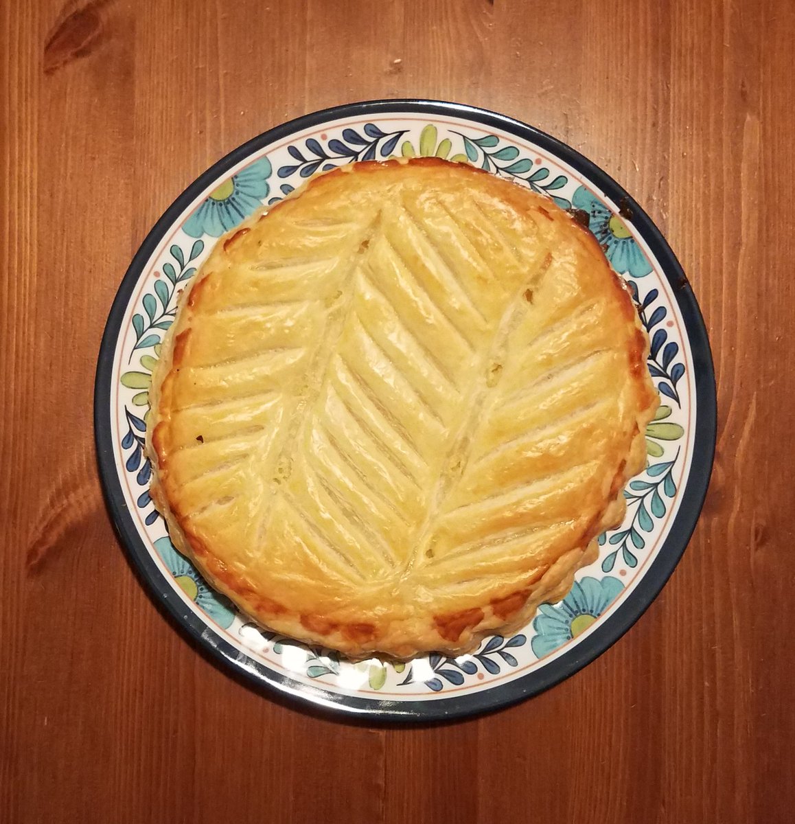 jwirtski's tweet photo. @ChefKevinBelton I couldn't take the picture fast enough before the fam was yelling at me that they wanted to eat it! #EpiphanyCake https://t.co/me2OcVrkdQ