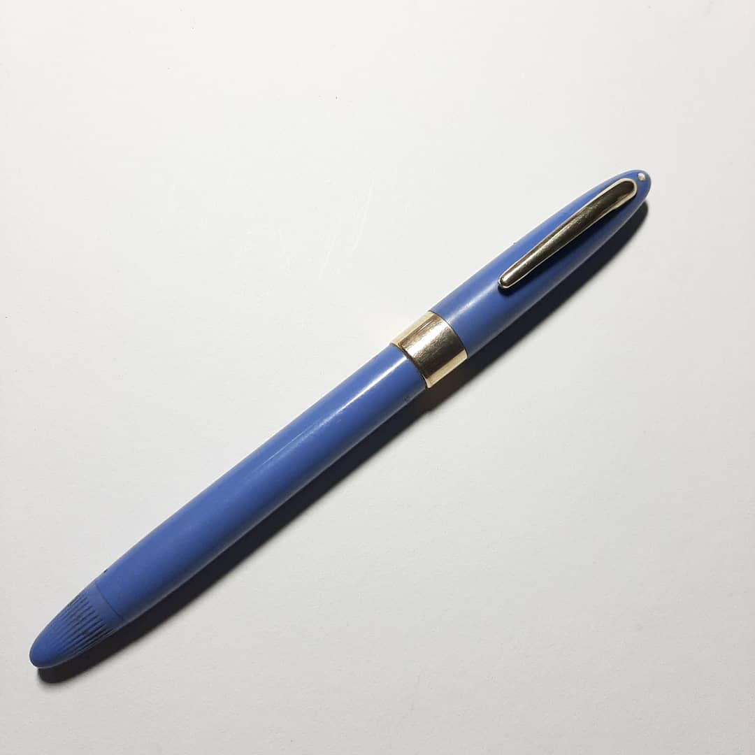 colinblackeye's tweet photo. For a left-hander with terrible handwriting, I love fountain pens. I jsst cleaned up this rare Schaeffer Snorkel that belonged to my father. It was made in the 1950s according to Google. One of my most prized possessions. #shaeffer #fountainpen https://t.co/GyNO3lEAGj