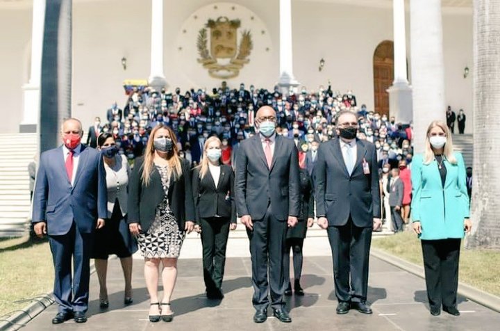 DDHHNNAJABI's tweet photo. RT @Ipasme5: #HOY05Ene Nuestra nueva Asamblea Nacional inicia su ciclo legislativo como pdte. de la AN al diputado Jorge Rodríguez, Iris Varela para la Primera Vicepresidencia y a Didalco Bolívar como segundo Vicepresidente.
#NuevaAsambleaNacional @Nicol… https://t.co/BibKtTPWQC