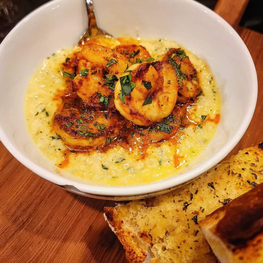 chebert13's tweet photo. Shrimp and Cauliflower 'Grits'. Lightening up some traditional comfort goodness. #ChefChrisFD #FoodPorn #Foodie https://t.co/jQQQX1LRws