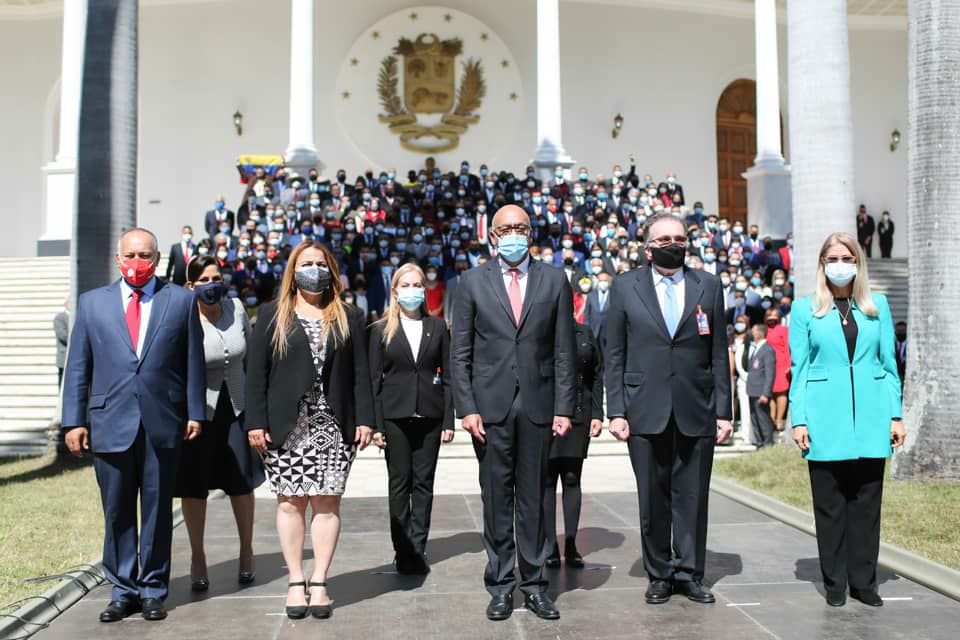MOSUPDIS1's tweet photo. El pueblo, Bolívar y Chávez volvimos a la Asamblea Nacional con la llegada del Bloque de la patria al Parlamento legislativo. @NicolasMaduro @MariaGabiAN @santosmorenook @Jesusantanderl @jhonortiz2009 https://t.co/bxx7TgNux4