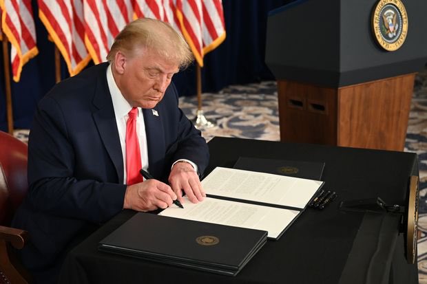 DcWalaDesi's tweet photo. #BREAKING — अमेरिकी राष्ट्रपति .@realDonaldTrump ने आठ चीनी ऐप पर प्रतिबंध लगाने वाले एक कार्यकारी आदेश पर हस्ताक्षर किए। @Alipay, #CamScanner, #QQWallet, #SHAREit, #TencentQQ, #Vate, #WeChatPay, और #WPSOffice
#ChineseApp #USA #China .@TV9Bharatvarsh .@vivekbajpai84 .@santprai https://t.co/iRPuiDspMc