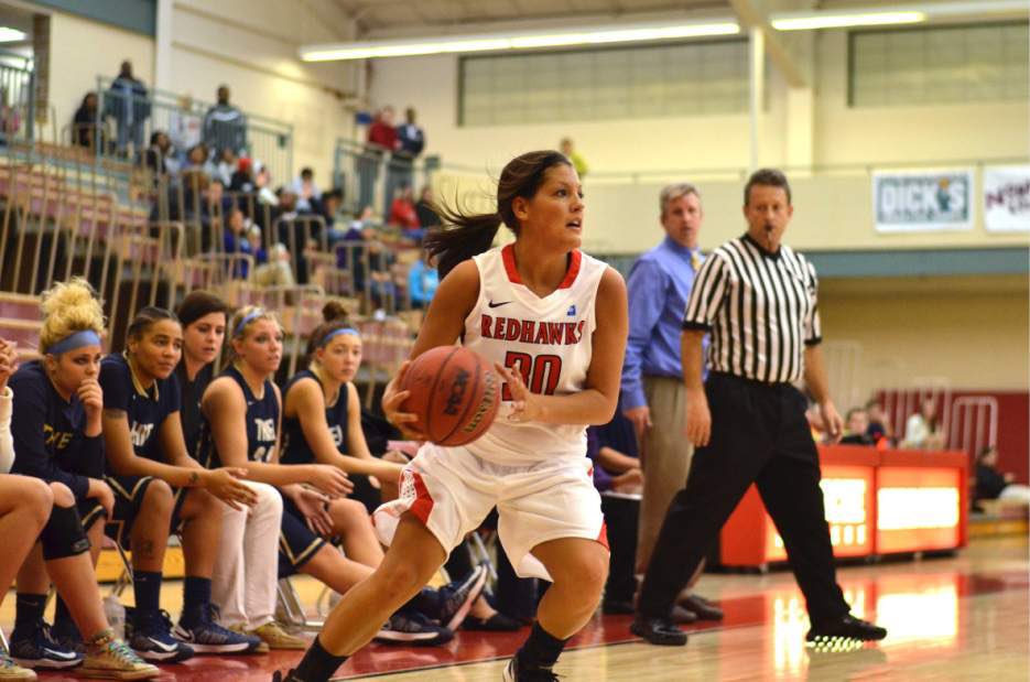 LaRocheRedhawks's tweet photo. OTD in 2011, @LaRocheWBB took down conference opponent Penn St. Altoona, 83-60. Casie Cygan made four 3-PT &amp; led the Redhawks with 28 points. Chantelle Jennings added 21 points and Jessica Pitts recorded a double-double with 17 rebounds and 10 points. #RedhawksRewind ⏪ 🏀 https://t.co/6Hr3ybtssy