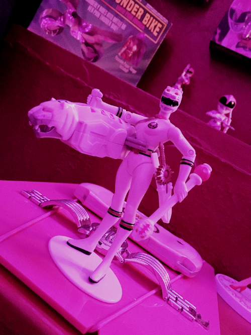 Rei_TheRabbit's tweet photo. 𝗪𝗵𝗶𝘁𝗲 𝗧𝗶𝗴𝗲𝗿 𝗕𝗮𝘁𝗼𝗻!

--🤍💞

#PinkRanger #WhiteWildForceRanger #GaoWhite #AlyssaEnrile #SaeTaiga #PowerRangersWildForce #HyakujuuSentaiGaoRanger https://t.co/R2dvzDV69q