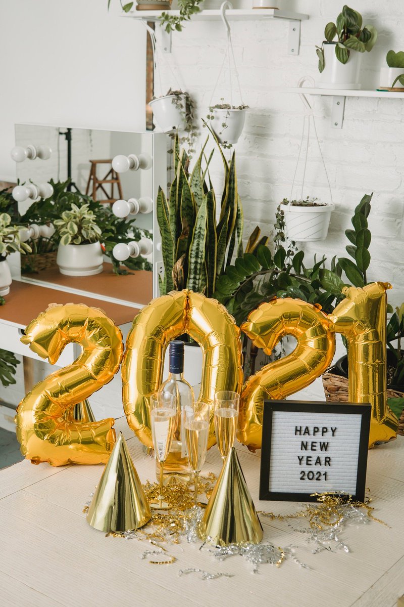 azridesign's tweet photo. Happy new year! Full of warmth and cheer! 
💕
 #newbeginnings #NewYearsEve #NewYear #BeKind21
 #bekindtoyourself https://t.co/xu7Fm40KaP