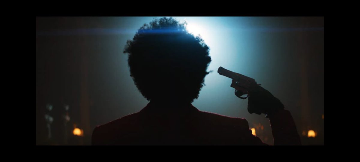 Na cena final, The Weeknd aponta a arma para sua cabeça e atira. Saem apenas confetes (que lembram a festa de Unil I Bleed Out). Aqui, também é possível interpretar um The Weeknd que não desistiu. Era o que a plateia/grammy esperava, mas ele mostra (com a arma falsa), que +